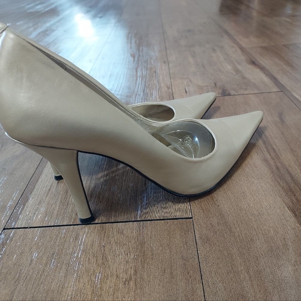 Gold leather stilettos, Nine West, 6.5 - Picture 3 of 8